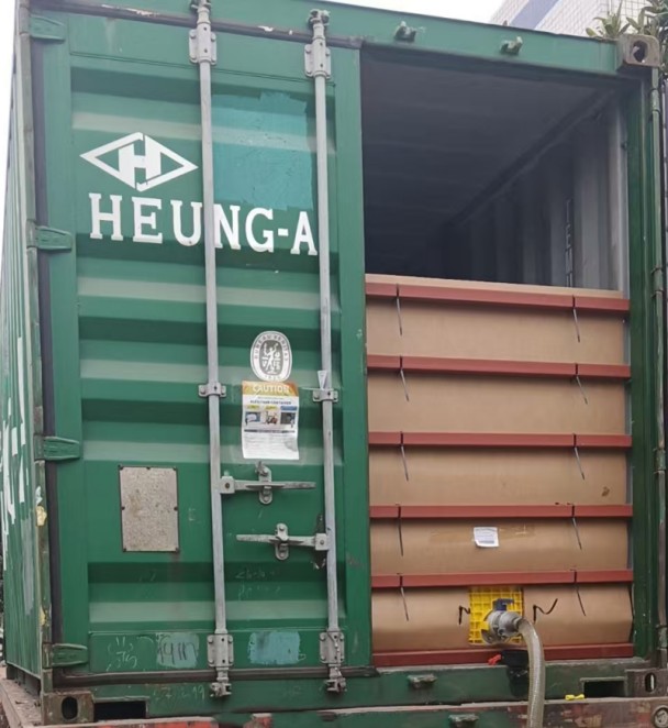 進口動物疫苗白油卸貨現場.jpg 進口動物疫苗白油卸貨現場.jpg